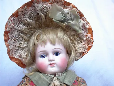 Turned Shoulder Head